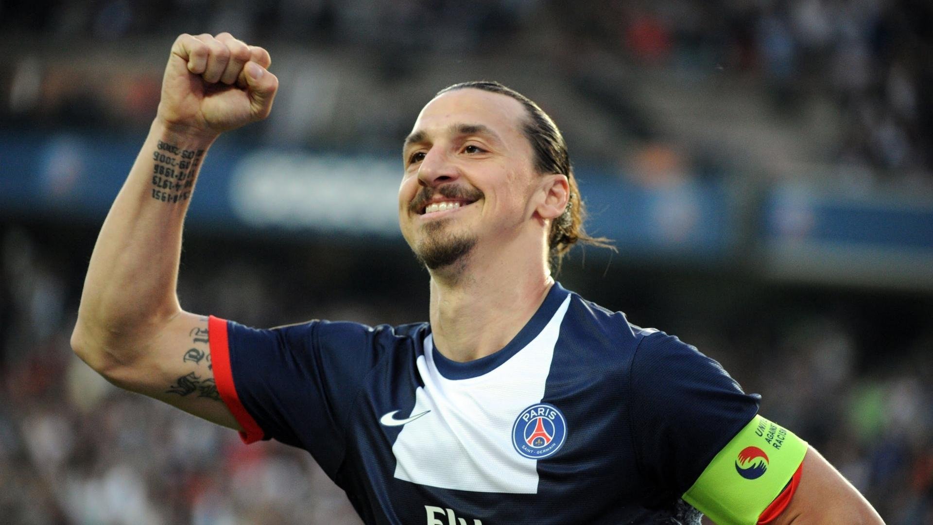 C罗新赛季表现稳定仍为球队核心人物，c罗新造型