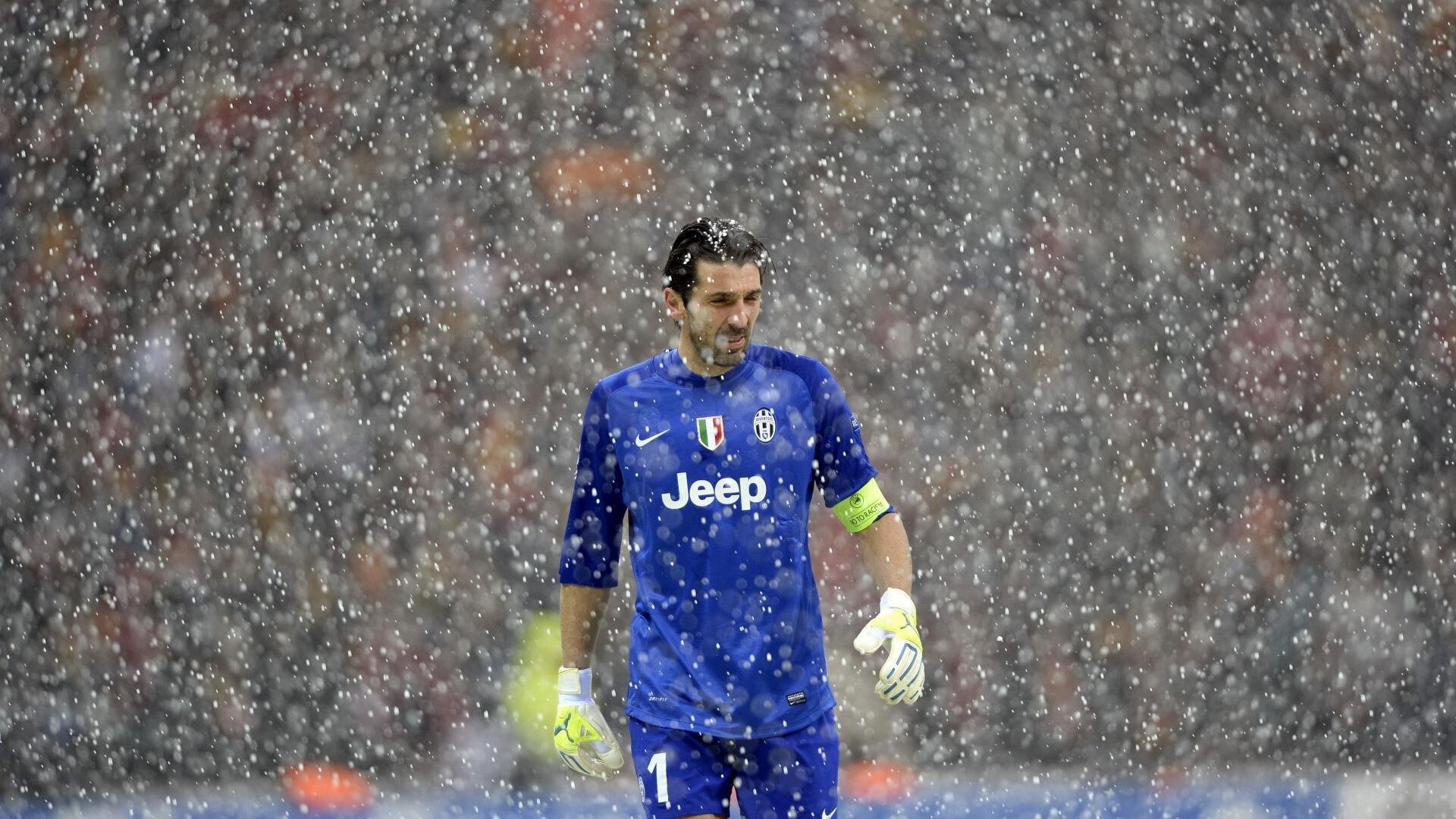 C罗新赛季表现稳定仍为球队核心人物，c罗新造型