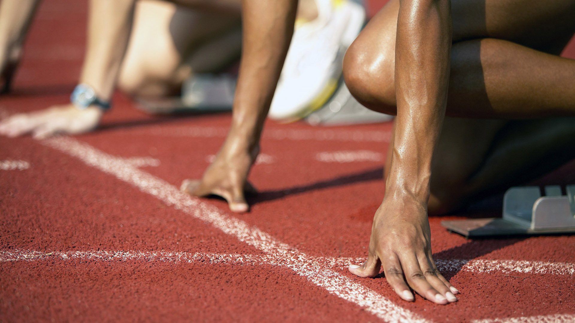 女篮姑娘用汗水换来荣耀:她们的坚持与梦想